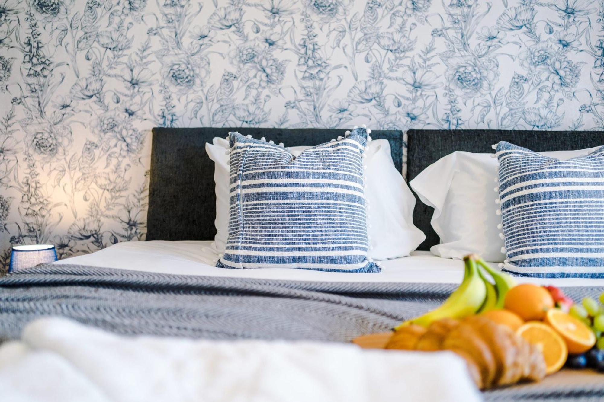 Rest&Recharge At Waterway House Villa แมนเชสเตอร์ ภายนอก รูปภาพ