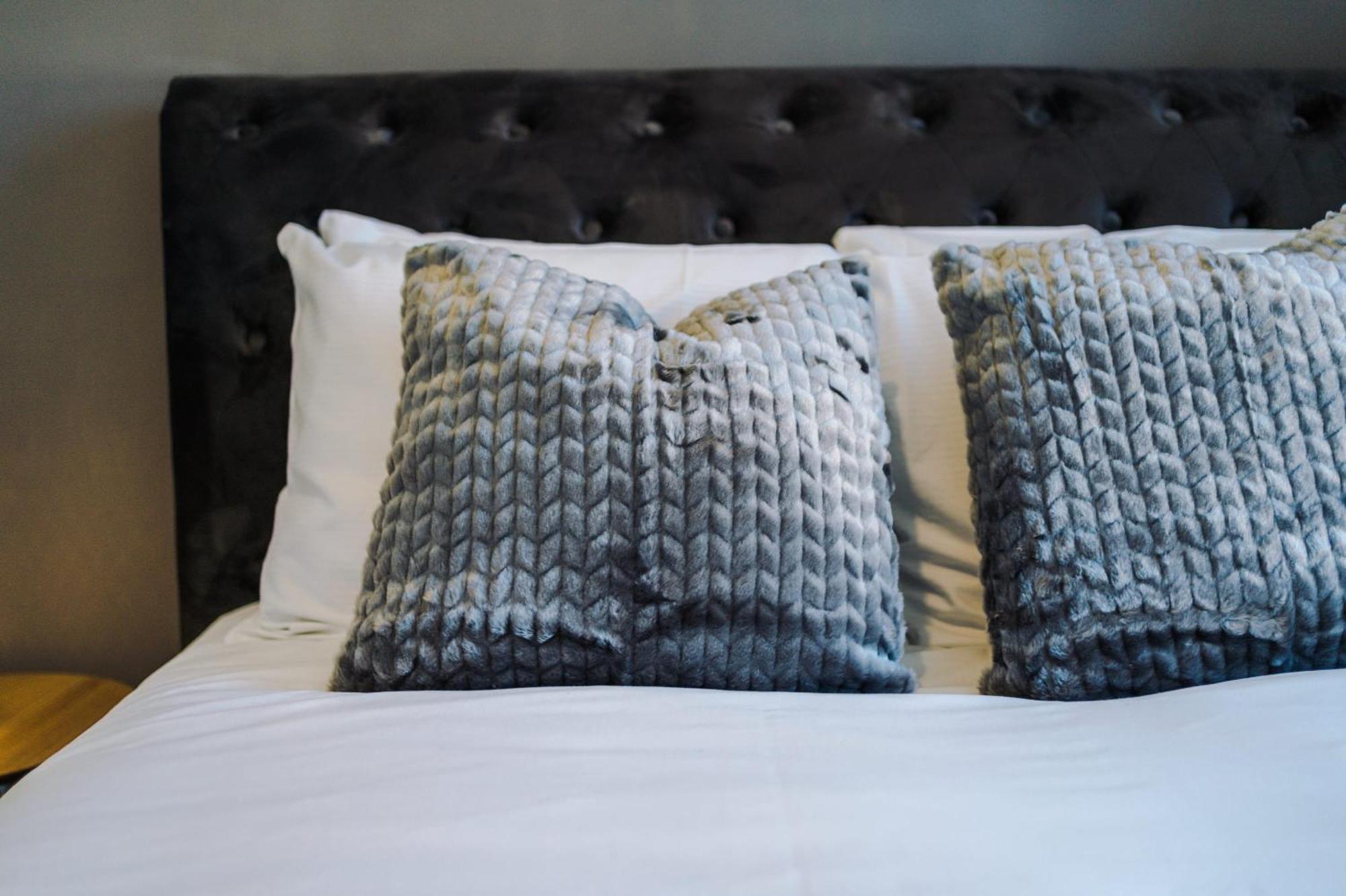Rest&Recharge At Waterway House Villa แมนเชสเตอร์ ภายนอก รูปภาพ