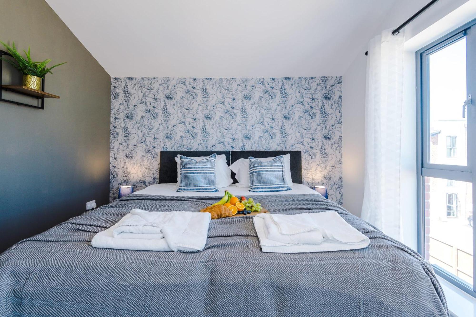 Rest&Recharge At Waterway House Villa แมนเชสเตอร์ ภายนอก รูปภาพ