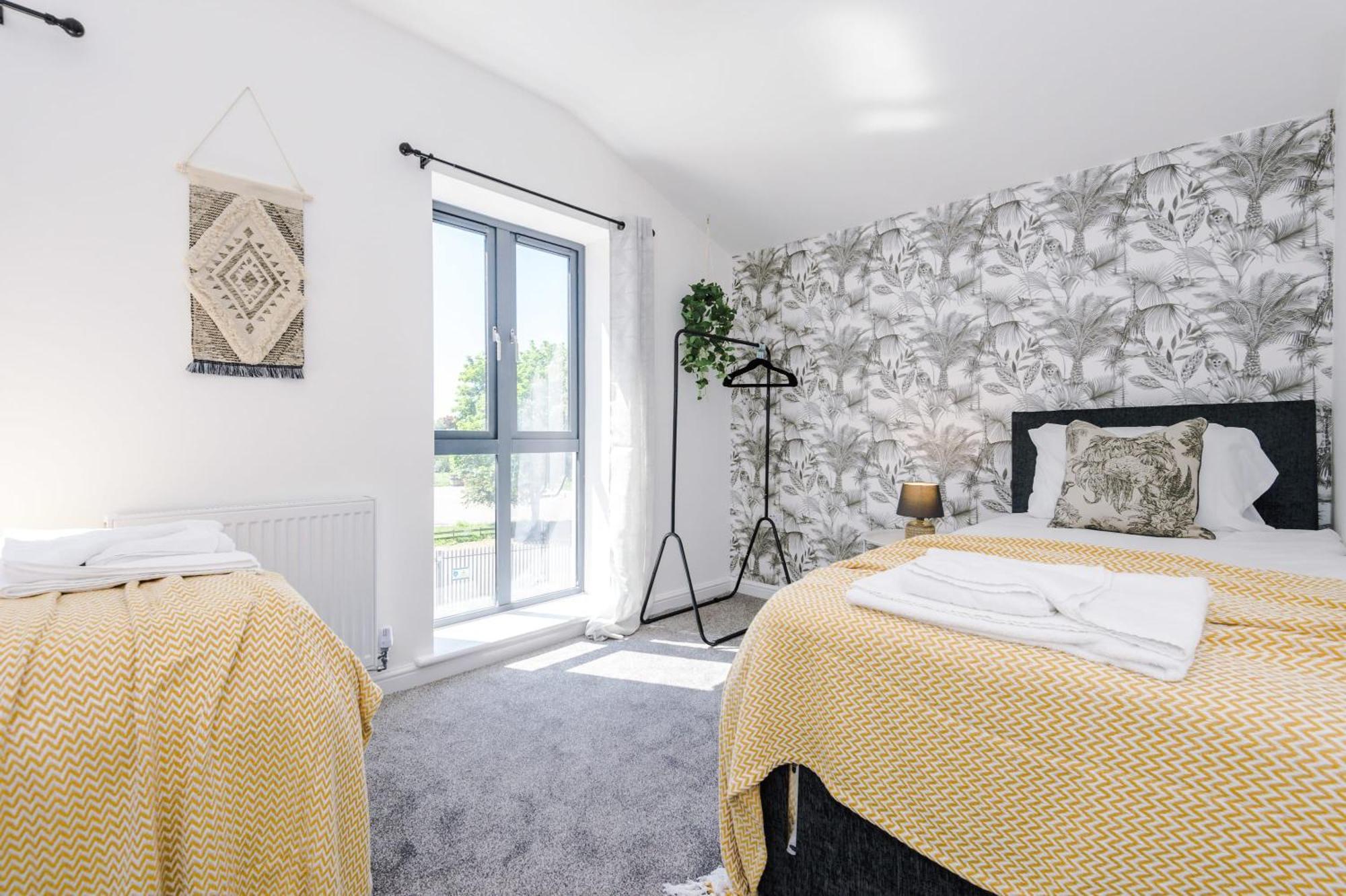Rest&Recharge At Waterway House Villa แมนเชสเตอร์ ภายนอก รูปภาพ