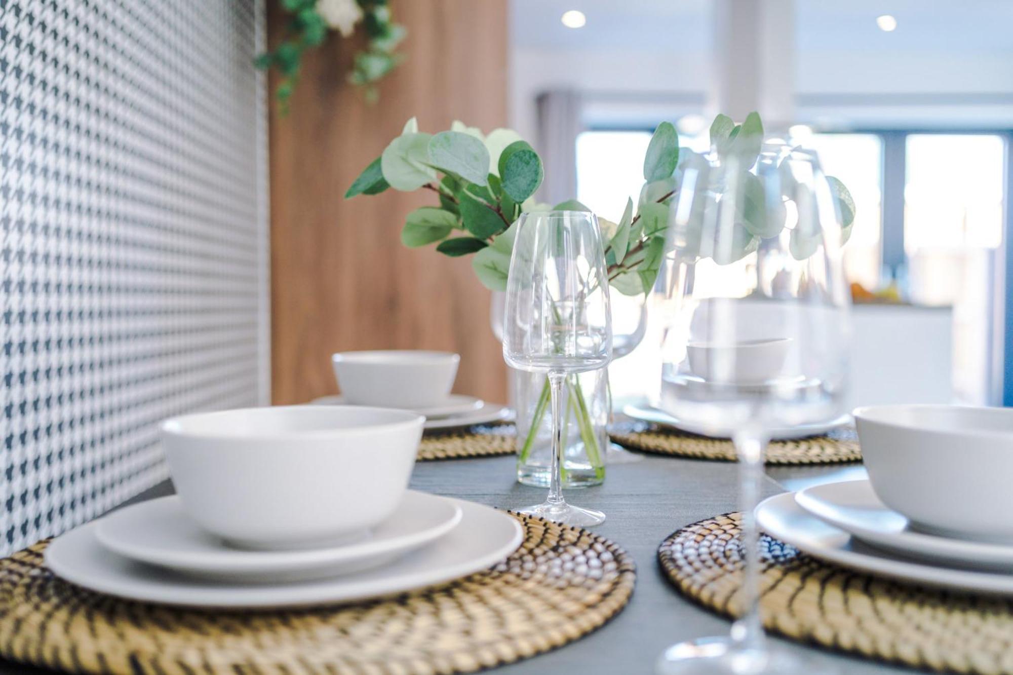 Rest&Recharge At Waterway House Villa แมนเชสเตอร์ ภายนอก รูปภาพ